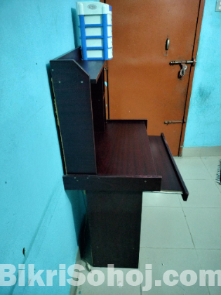 কম্পিউটার টেবিল বিক্রি হবে